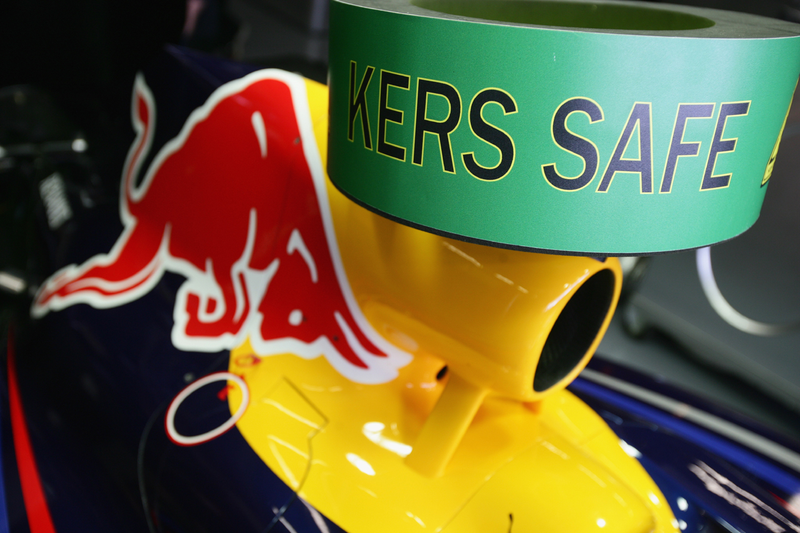 Illustration for article titled Red Bull Racing 2009 RB5 F1 Car Debuts At Circuito De Jerez, Gets Wings